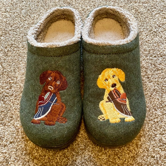 L.L. Bean Shoes - L.L. Bean Green Slippers with Dog Embroidery Women’s Size 7